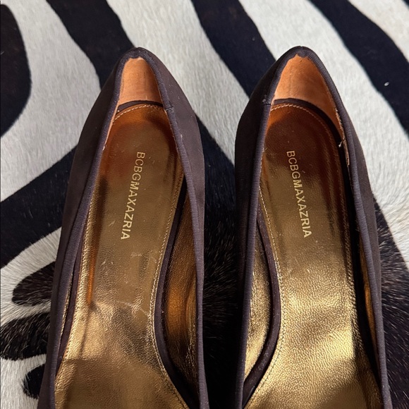 BCBG MAX AZRIA Brown Suede Leather Kitten Heels Sz 10 Round Toe - Picture 3 of 7